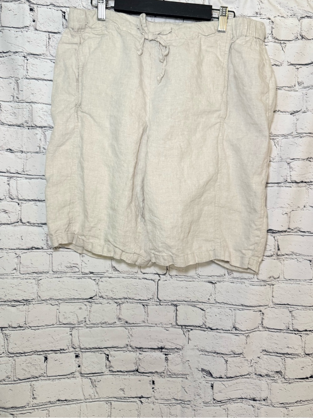 Coldwater Creek Natural Cream Linen Shorts. Size 16